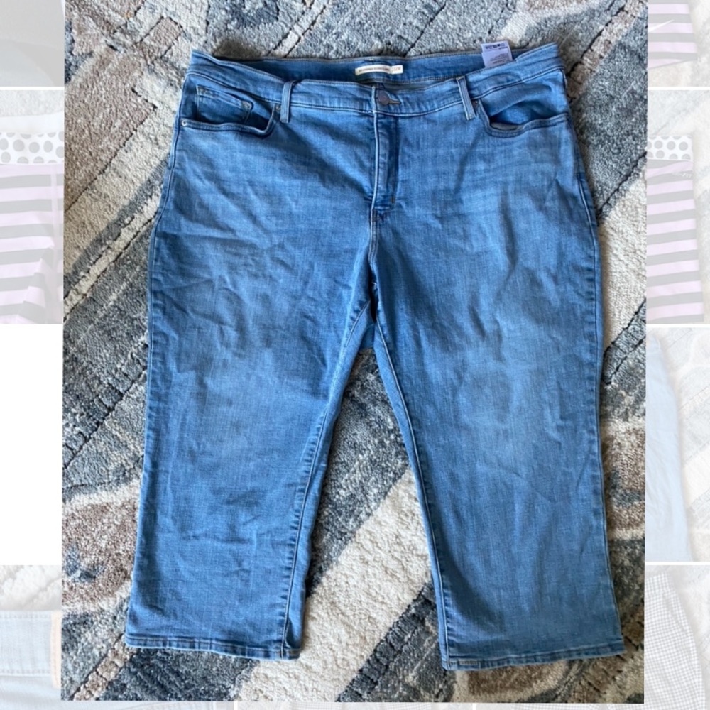 311 Shaping Skinny Capri size 22W  LEVIS